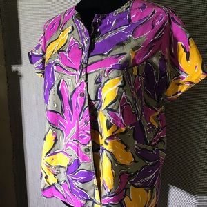 Cute vintage floral top!